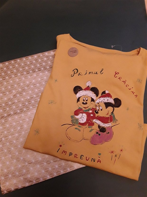Tricou dama pictat manual Mickey de Craciun