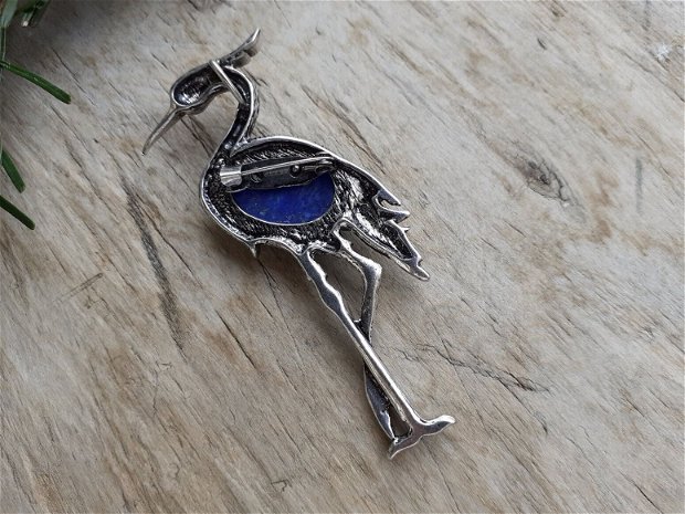 Pandantiv/brosa egreta argintie cu lapis lazuli, 78 mm