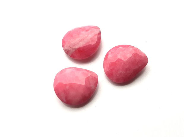 Cabochon pink jad