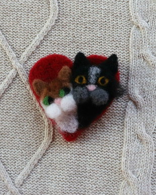Brosa/decor din lana impaslita `Me-ow &You`