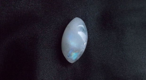 Moonstone marquise rainbow  - D34