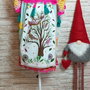 Rochie  sarafan , dantela,raze de soare ,culori vesele și păsări cântătoare