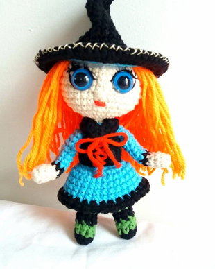 Micuta Vrajitoare papusa/jucarie crosetata/ Figurina Halloween handmade