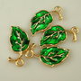 Charm frunza auriu emailat