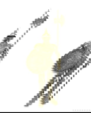 Armura gigantica argintie de cavaler medieval cu scut si lance