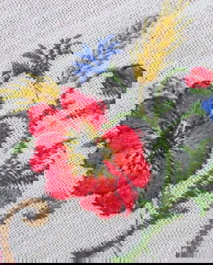 Mileu brodat cu maci