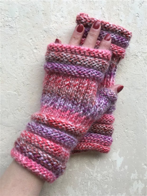 Manusi roz tricotate manual