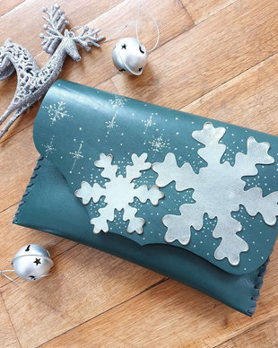 poseta plic handmade unicat din piele - Snowflake