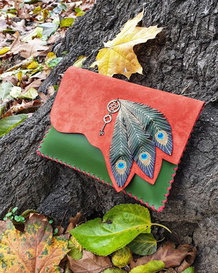 poseta plic handmade unicat din piele - Royal feathers