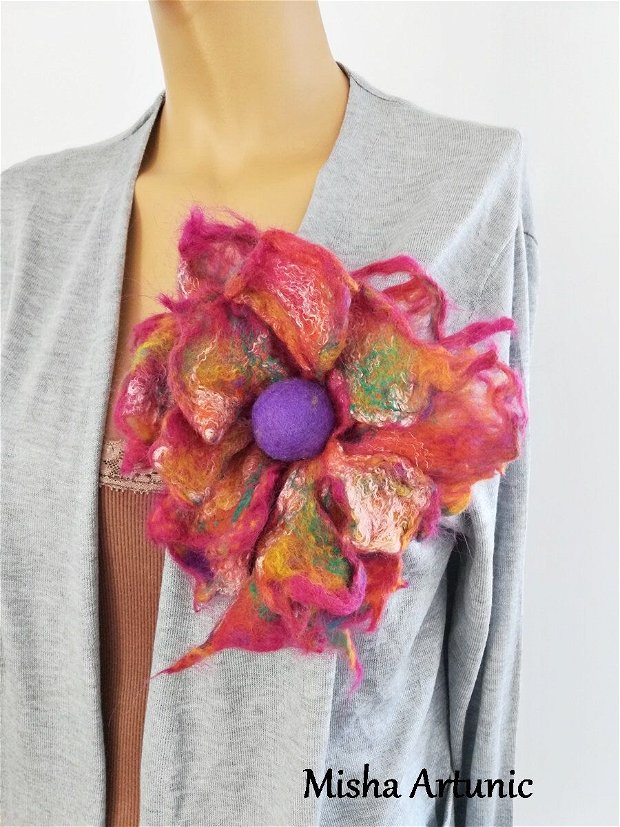 Vândut Brosa impaslita - Floare colorata