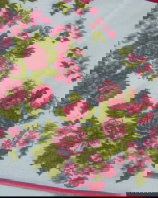 Fata de masa cu flori