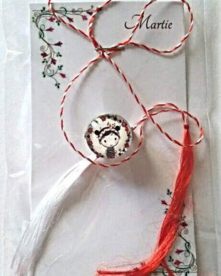 Brosa martisor cabochon sticla 14mm fetita