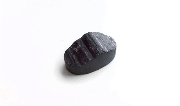 Cabochon turmalina neagra bruta - T184