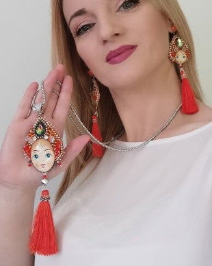 Rezervat Set Cercei si Colier Pandantiv- MASHA din Colectia PAPUSILE DE BASM