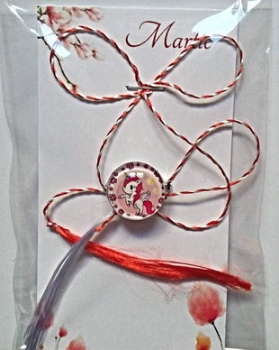 Brosa martisor cabochon sticla 14mm ponei