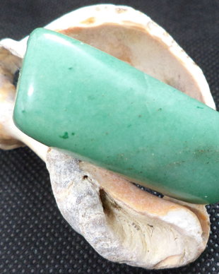 Brosa din piatra de aventurin/brosa talisman