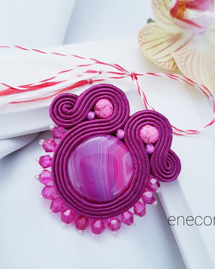 Brosa-martisor roz-trandafiriu