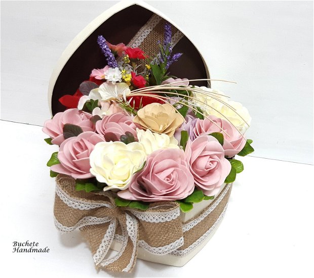 Cutie cu flori/Aranjament floral in cutie