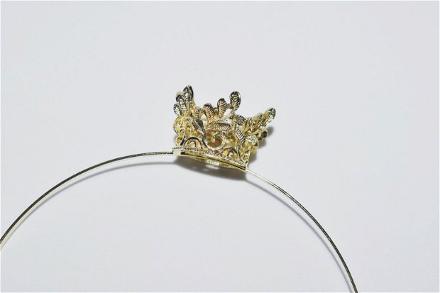 Cordeluță metalică cu coroniță pentru fetițe