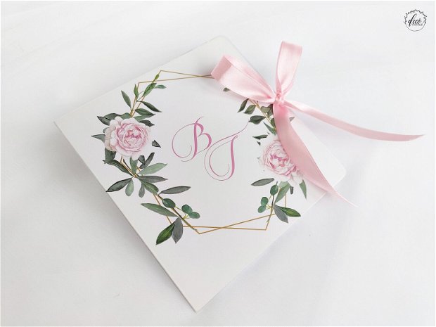 Invitatie nunta flori roz si frunze eucalipt, panglica roz