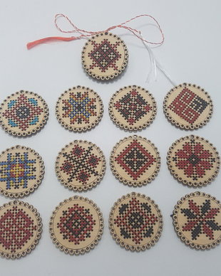Baze brose cu motive traditionale romanesti