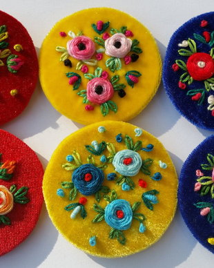 Brose cu rol de martisor