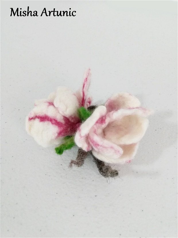 Brosa impaslita - Magnolia