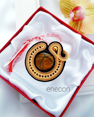 Martisor-brosa soutache cu ochi de tigru