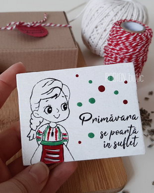 Martisor magnet pictat manual cu mesaj port traditional