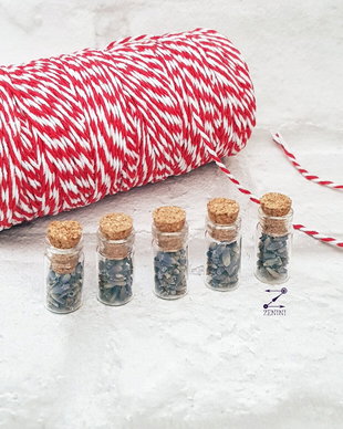 Martisor cu lavanda, martisor sticluta lavanda, martisor parfumat, sticluta lavanda, martisor sticluta, martisoare cu lavanda