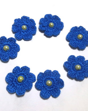 Floricele albastre crosetate manual