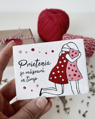 Martisor prietena magnet pictat manual personalizat cu mesaj