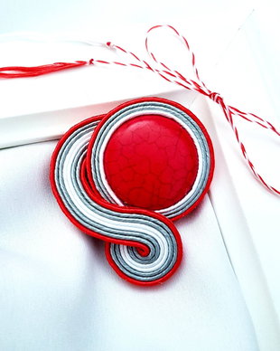 Martisor-brosa soutache cu howlit