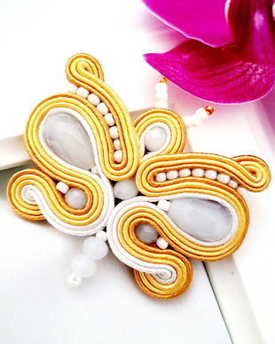 Brosa-martisor fluture soutache