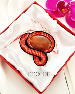 Martisor-brosa soutache cu agat