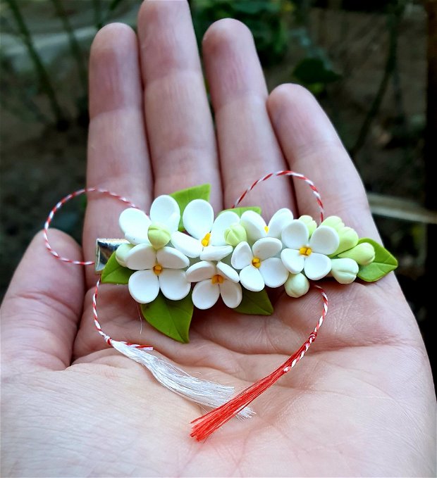 Martisor-agrafa par, flori de liliac