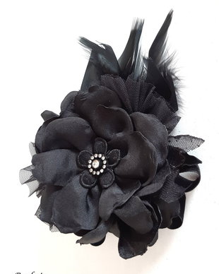Brosa/Aplicatie pentru rochie/Flori handmade