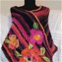 Poncho tricotat manual cu flori de lână merinos impaslite