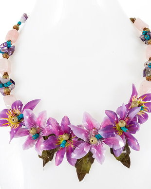 Colier purple flowers
