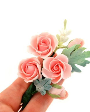 Trandafirii roz- brosa "buchet"