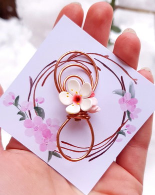 Brosa martisor cu floare de cires