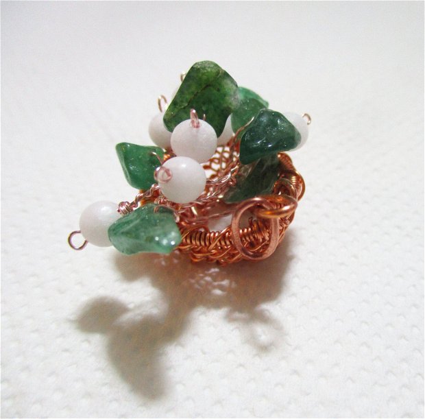 Pandantiv / obiect decorativ cupru si jad "Cosulet cu ghiocei"