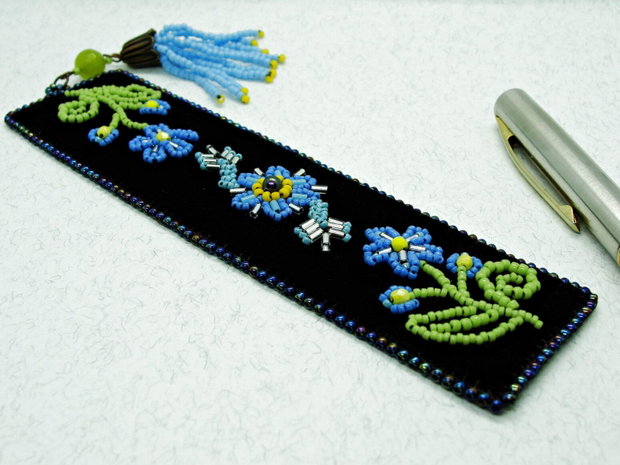 Semn de Carte din Catifea cu Broderie Tradițional Românească a