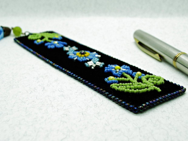 Semn de Carte din Catifea cu Broderie Tradițional Românească a