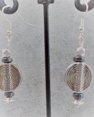 Cercei handmade din distantiere metalice si hematit