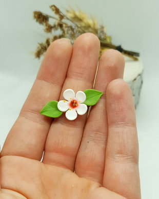 Brosa-martisor floare de cires