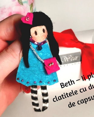 REZERVAT Brosa Papusica Beth din Colectia Papusi cu Dichis