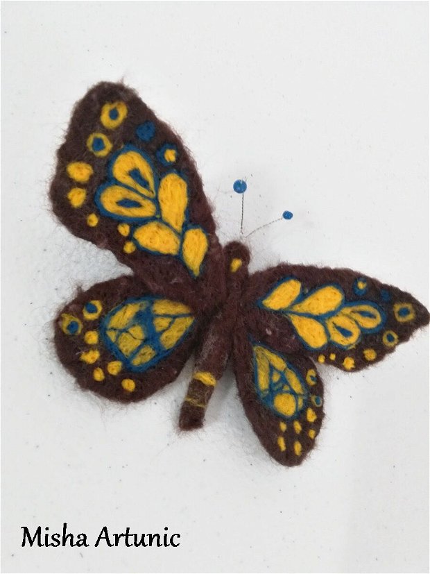Brosa impaslita-  Fluture