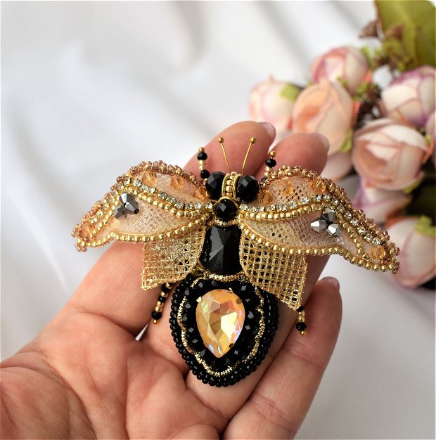 "Golden Beetle"- Broșă insecta 3D