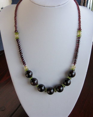 GRANAT SI PERIDOT